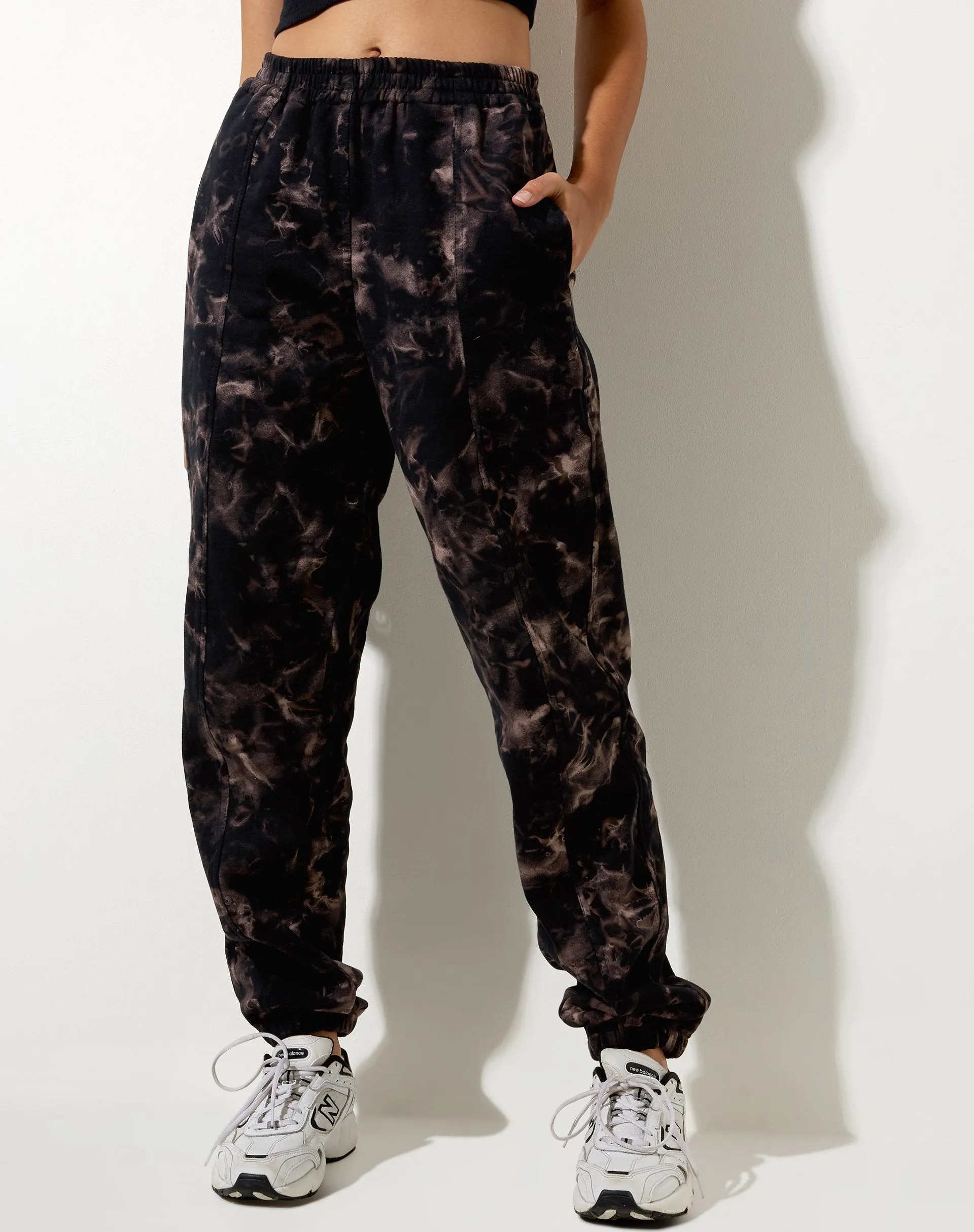 Bamal Jogger in Oil Smoke